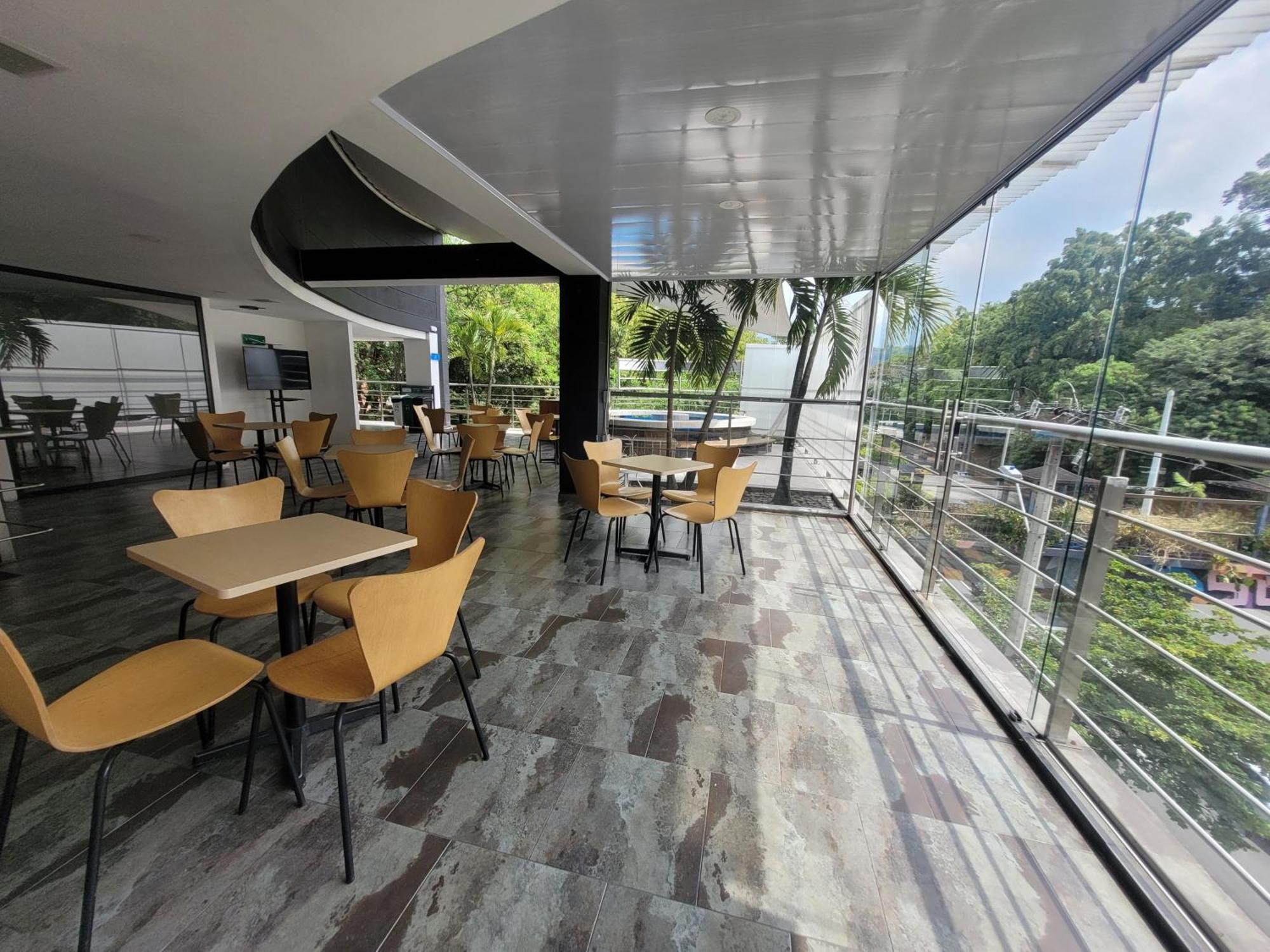 Hotel Med 33 Medellin Bagian luar foto